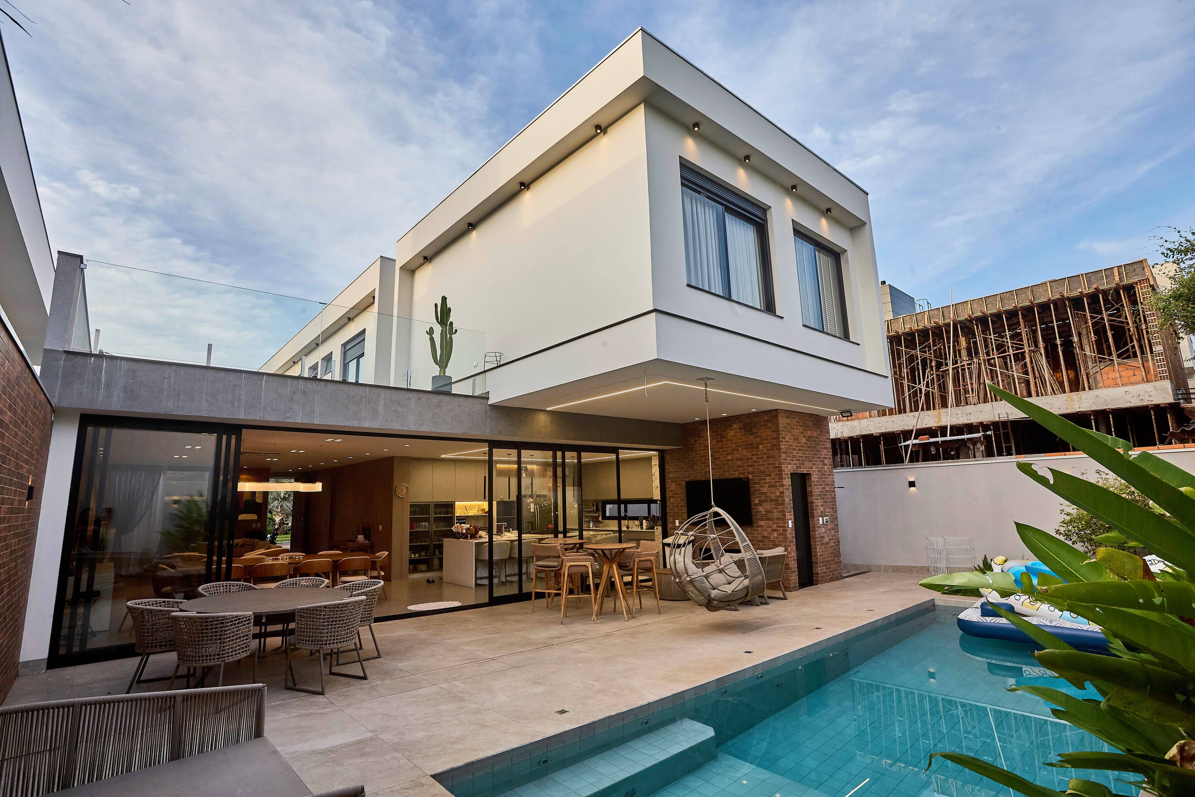 5-Bedroom Detached Duplex with Pool